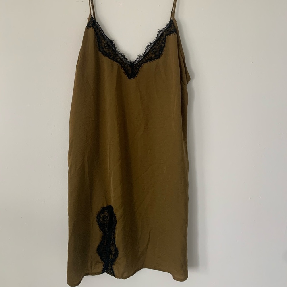 Green urban outfitters slip